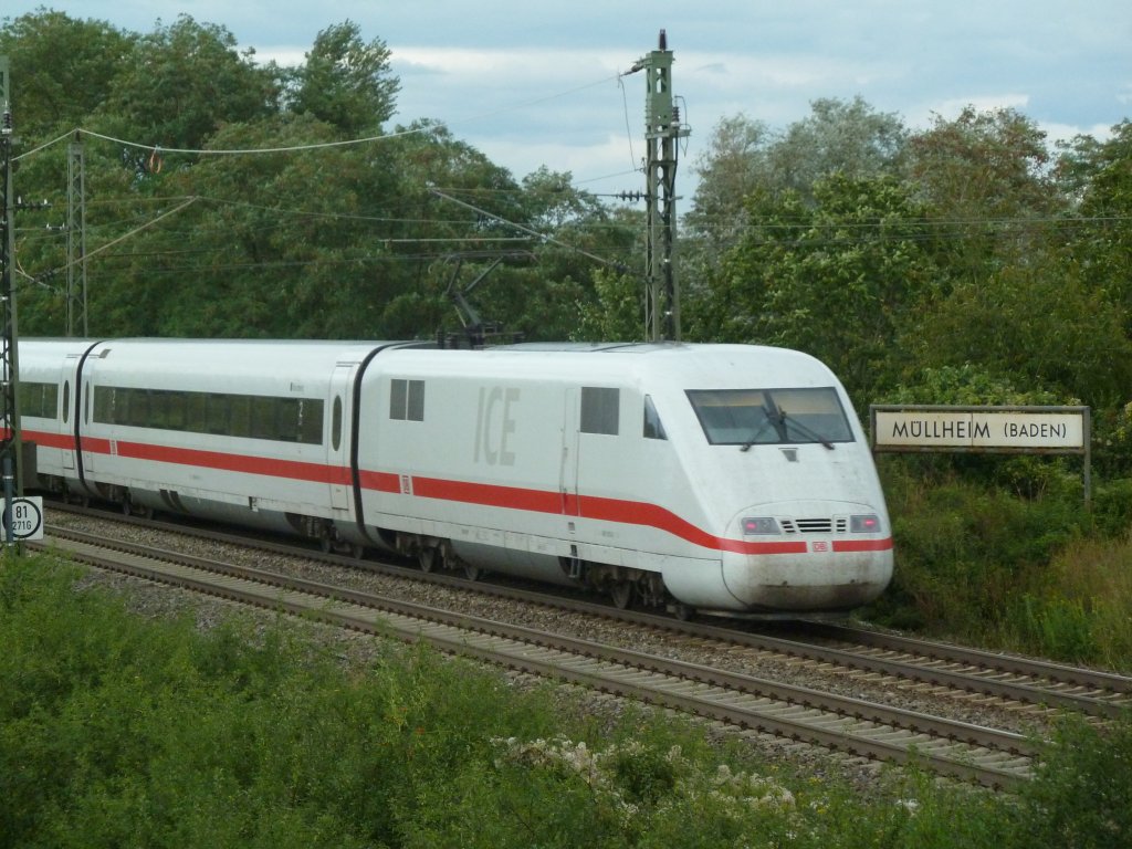 Der Nachschuss vom 25.08.2012 von 401 012-0 als ICE 870 von Basel Bad Bf nach Berlin Ostbf. kurz vor Mllheim (Baden).