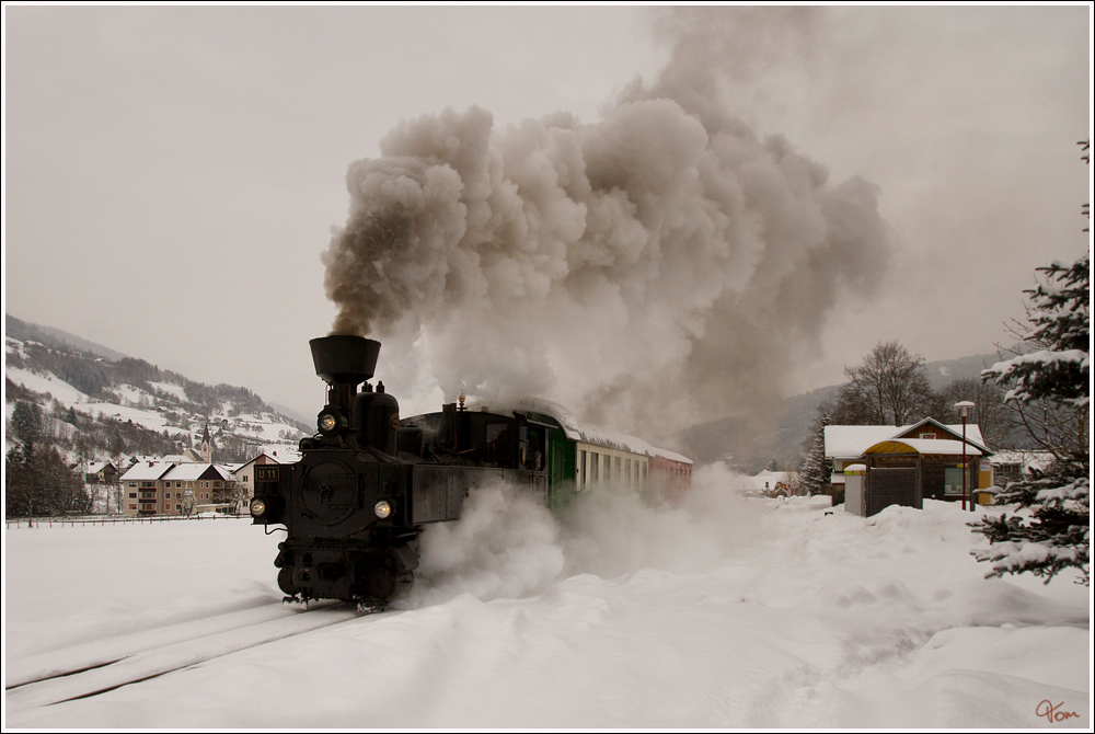 Der nchste Programmpunkt der “The Railway Touring Company” war am 7.2.2012 der  Winterdampf auf der Murtalbahn  - Bespannt mit der U 11  Mauterndorf  (Baujahr 1894) ging es von Murau nach Tamsweg.
St. Lorenzen ob Murau 7.2.2012 

