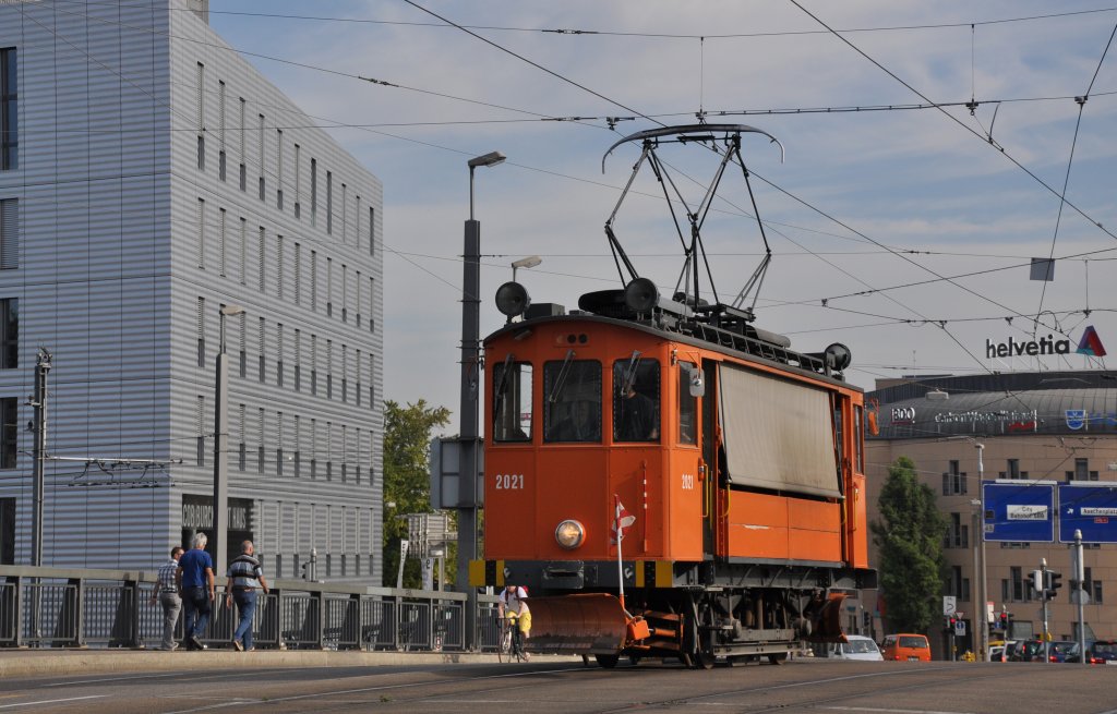 Der nchste Winter kommt bestimmt. Testfahrten mit dem Schneerumungsfahzeug mit der Betriebsnummer 2021 beginnen im Sommer. Die Aufnahme stammt vom 15.08.2012.