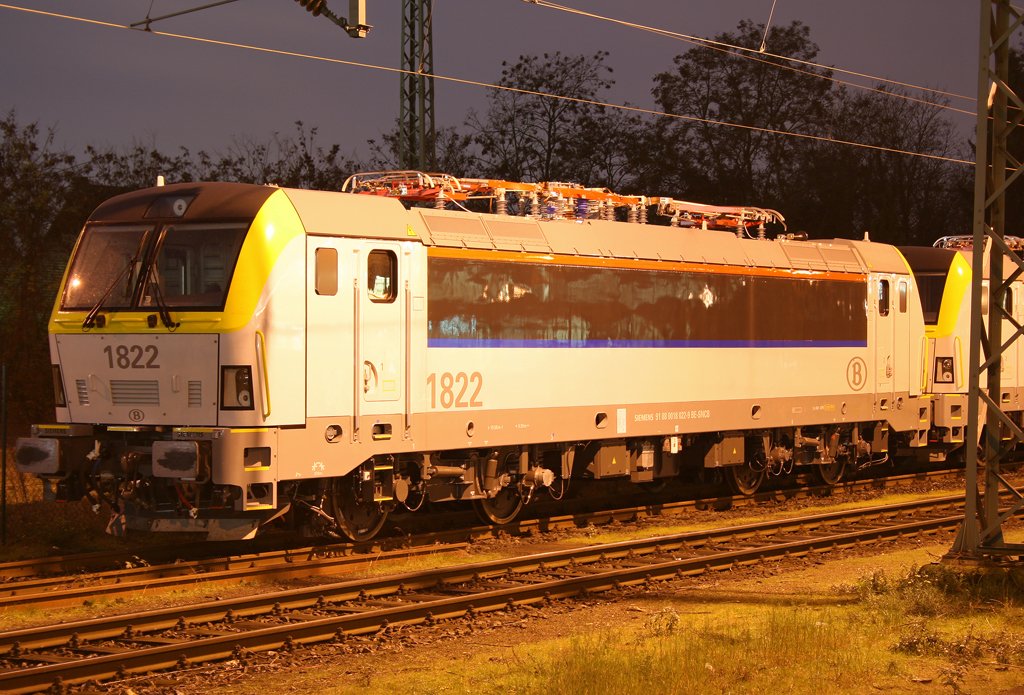 Der neue 1822 der Belgier steht mit weiteren Schwesterloks abgestellt in M�nchengladbach am 04.12.2009