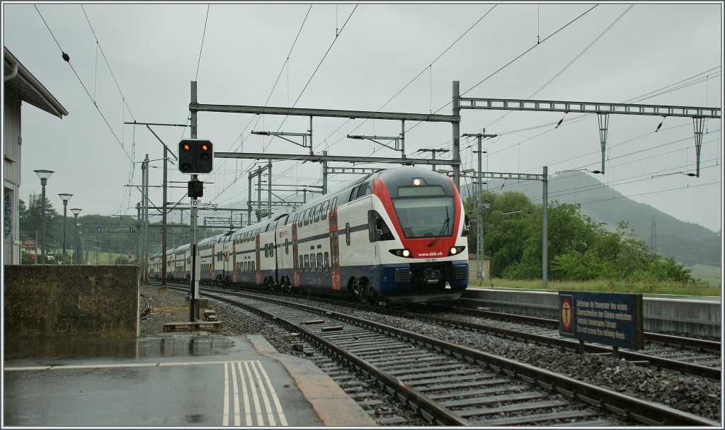 Der neue 511 001 auf Probefahrt; hier in Palzieux am 27. Mai 2011.