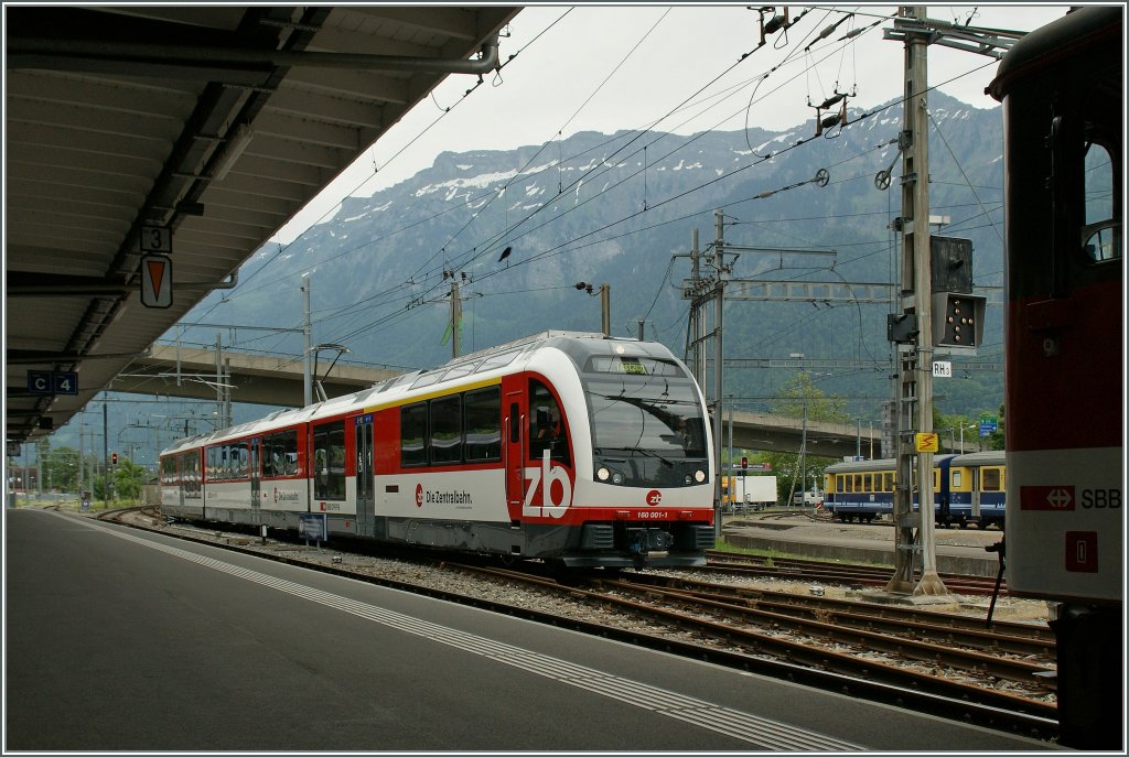 Der neue ABeh 160 001-1 auf Testfahrt in Interlaken Ost. Aber noch sind die alten De 110 nicht von der Bildflche verschwunden...
1. Juni 2012