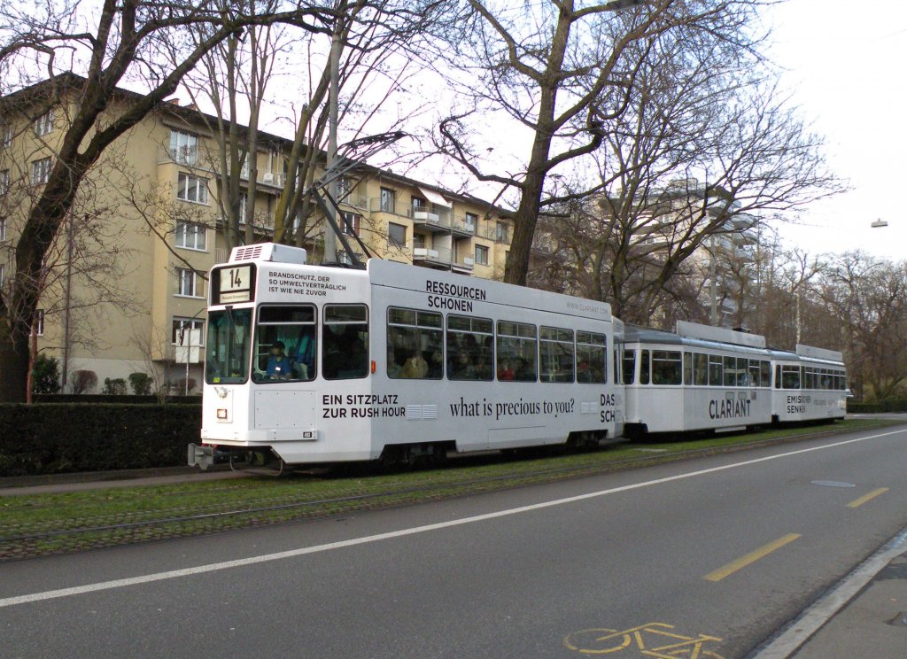 Der neue Clariant Werbezug mit dem Be 4/4 493, dem B 1501 S und dem B 1460 auf der Linie 14 in voller Fahrt Richtung Haltestelle Aeschenplatz. Die Aufnahme stammt vom 21.03.2013.