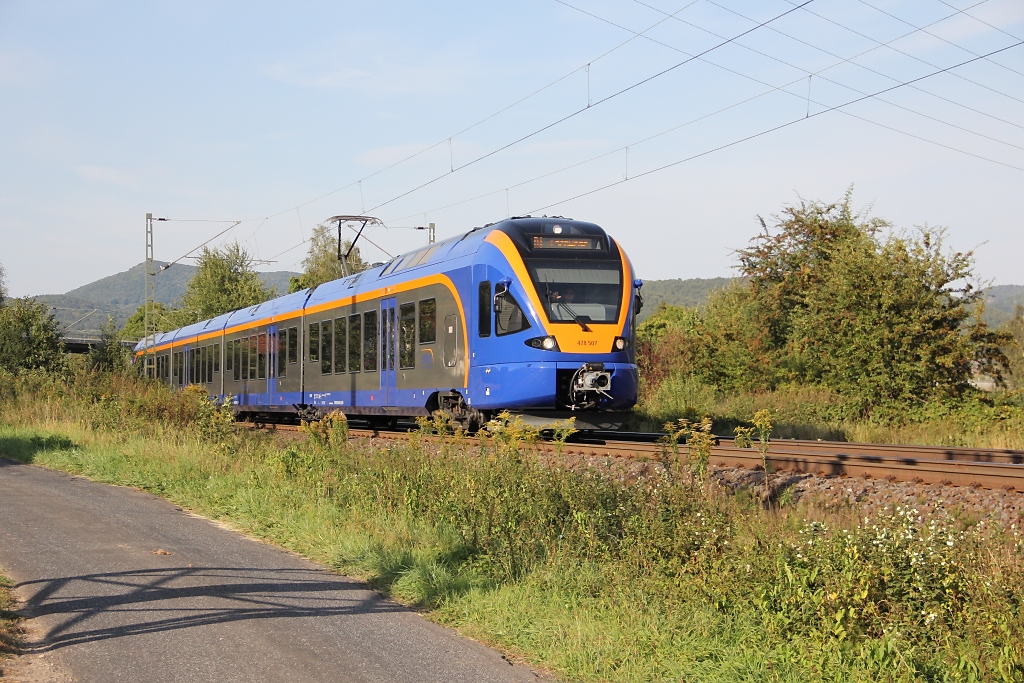 Der neue Flirt der Cantus Bahn AG, 428 007, als R1 nach Eschwege kurz vor der Nordeinfahrt nach Eschwege. Aufgenommen am 10.09.2012.