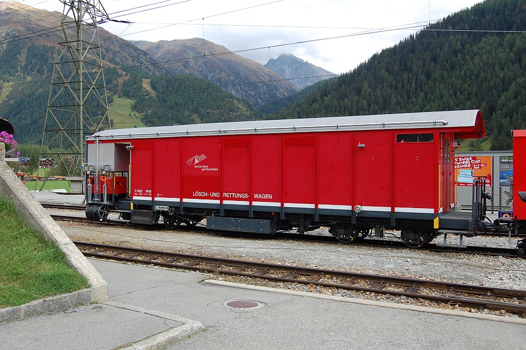 Der neue Lsch und Rettungszug der MGB in Oberwald zum Einsatz im Furka-Basistunnel. Hier der Lsch und Rettungswagen. Entstanden aus einem alten Gepckwagen