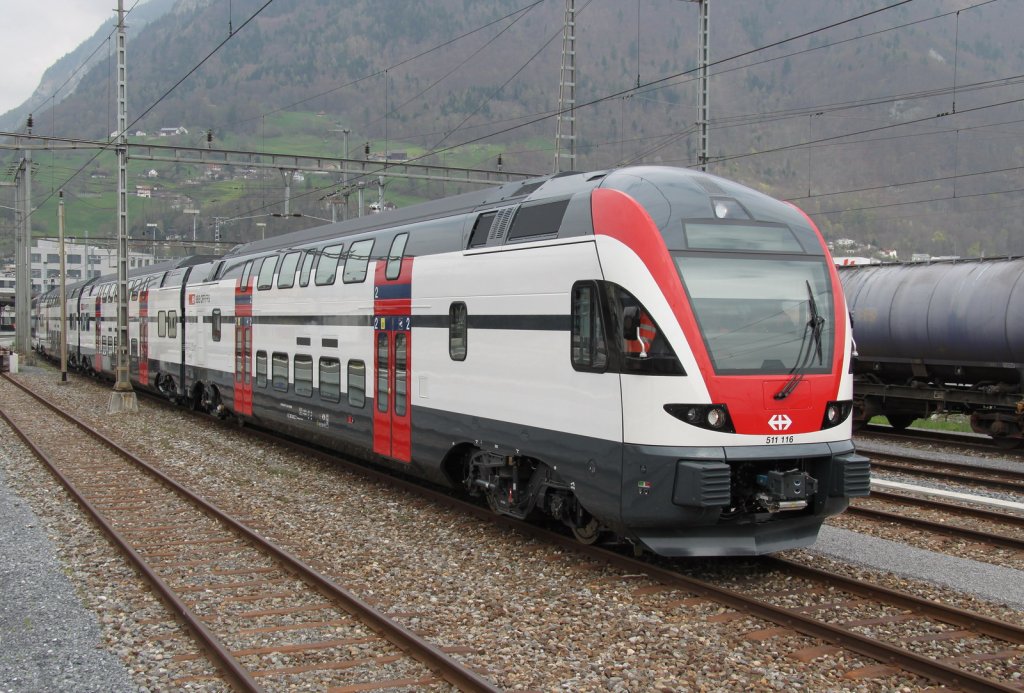 Der neue REX,Stadler Dosto RABe 511 116 auf einem Abstellgleis in Sargans.Ab 9.Juni 2013 werden die vierteiligen Zge zwischen St.Gallen und Chur verkehren.23.04.13
