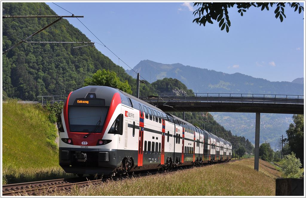 Der NEUE RHEINTALEXPRESS 511 023 auf Schnupperfahrt zwischen Sargans und Trbbach. (08.06.2013)