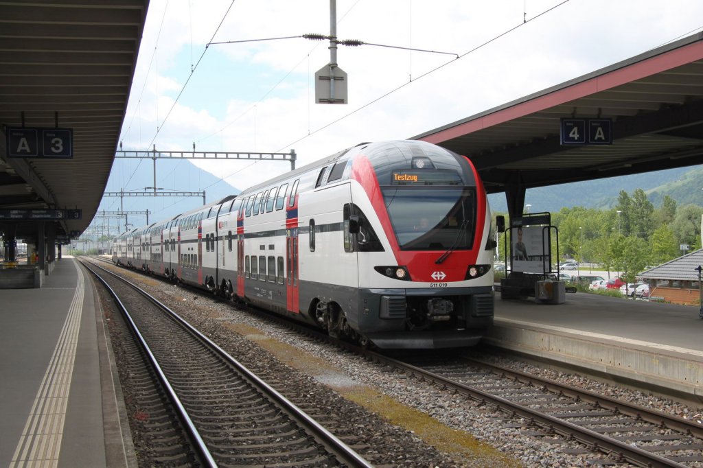 Der neue Rheintalexpress..Der sechsteiliger Stadler Dosto RABe 511 019 auf einer Testfahrt in Landquart.23.05.13