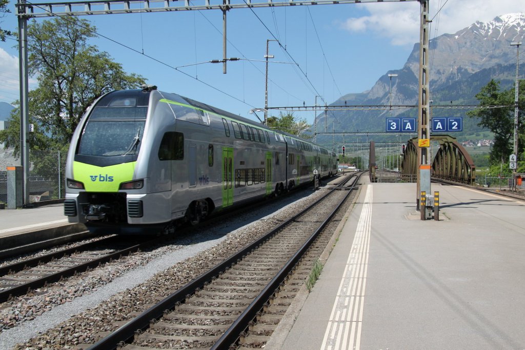 Der neue Stadler Dosto Triebzug der BLS bei Testfahrten in Landquart.14.05.12

