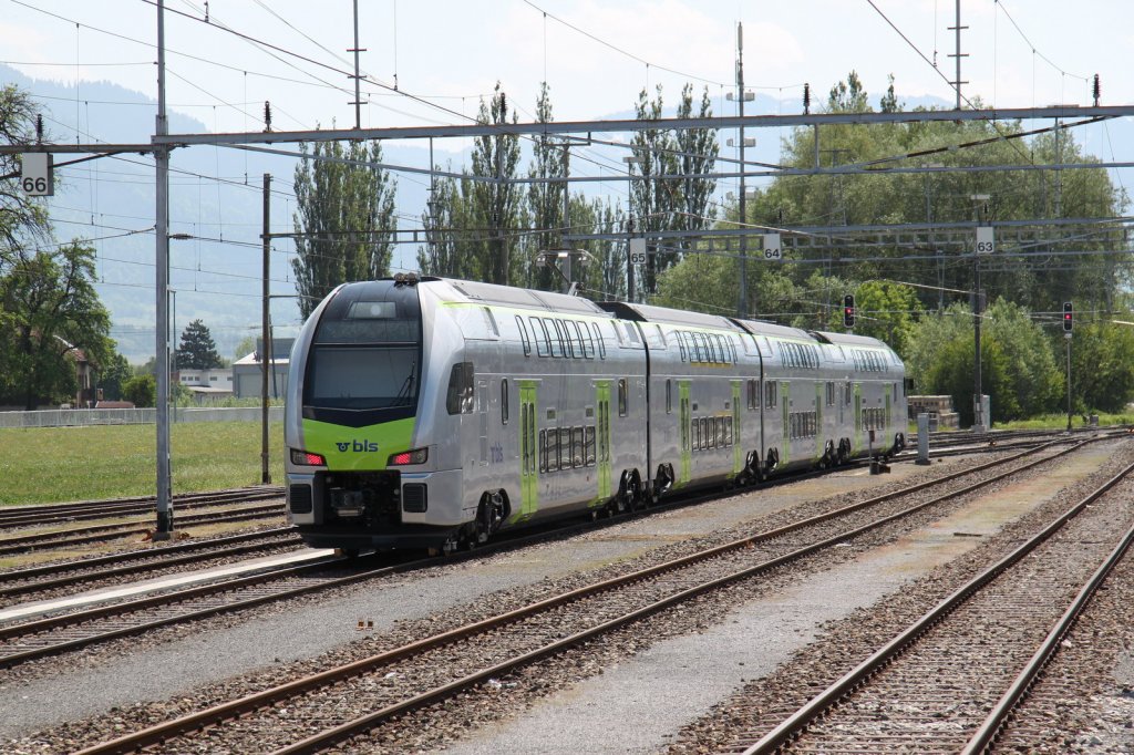 Der neue Stadler Dosto(KISS)RABe 515 der BLS,hier am 15.05.12 in Sargans
bei Testfahrten.