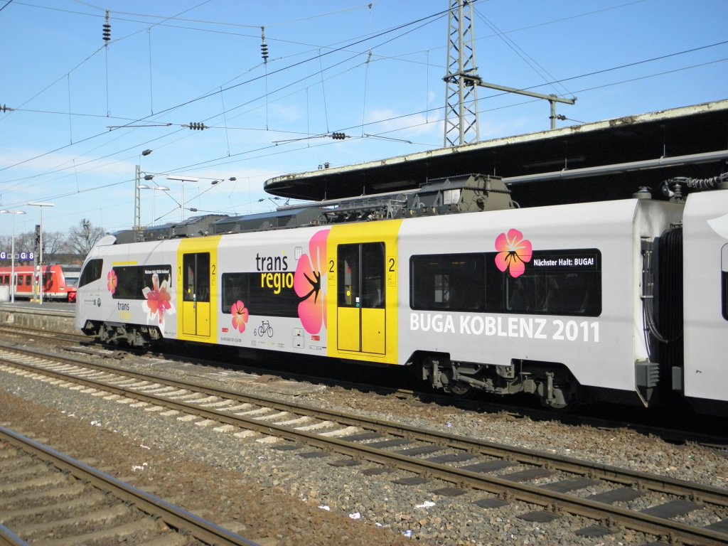 Der neue Werbe-Triebwagen (460 001) aus dem Hause Trans Regio. Sie wirbt fr die BUGA 2011 in Koblenz. Hier Aufgenommen in Kln Deutz am 2.4.2011