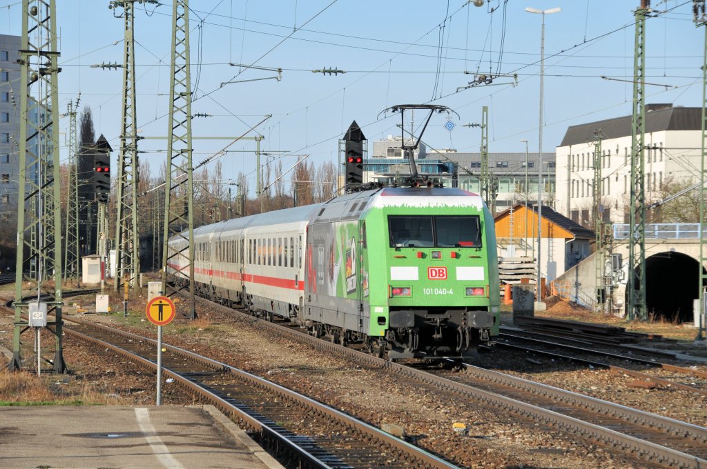 Der neuste Streich der DB: 101 040 am 01.04.10 mit IC 1864 aus Salzburg in Mnchen Ost