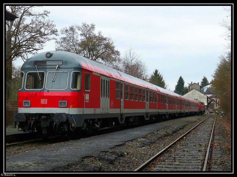 Der Nikolaus-Sonderzug fuhr mit einem Karlsruher Steuerwagen nach Maulbronn Stadt. Aufgenommen am 6.12.2009