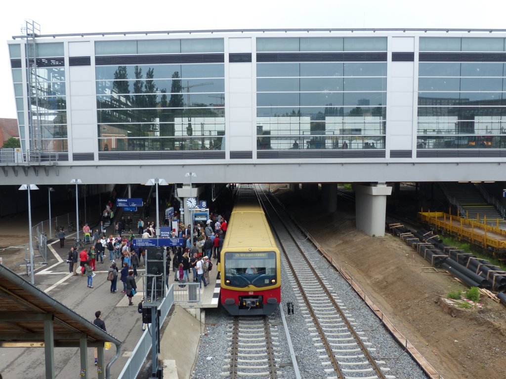 Der nrdlichste Bahnsteig im Ostkreuz wird derzeit fr S-Bahnen in Richtung Innenstadt genutzt. Spter enden und starten hier die Zge in Richtung Kostrzyn. 1.6.2013