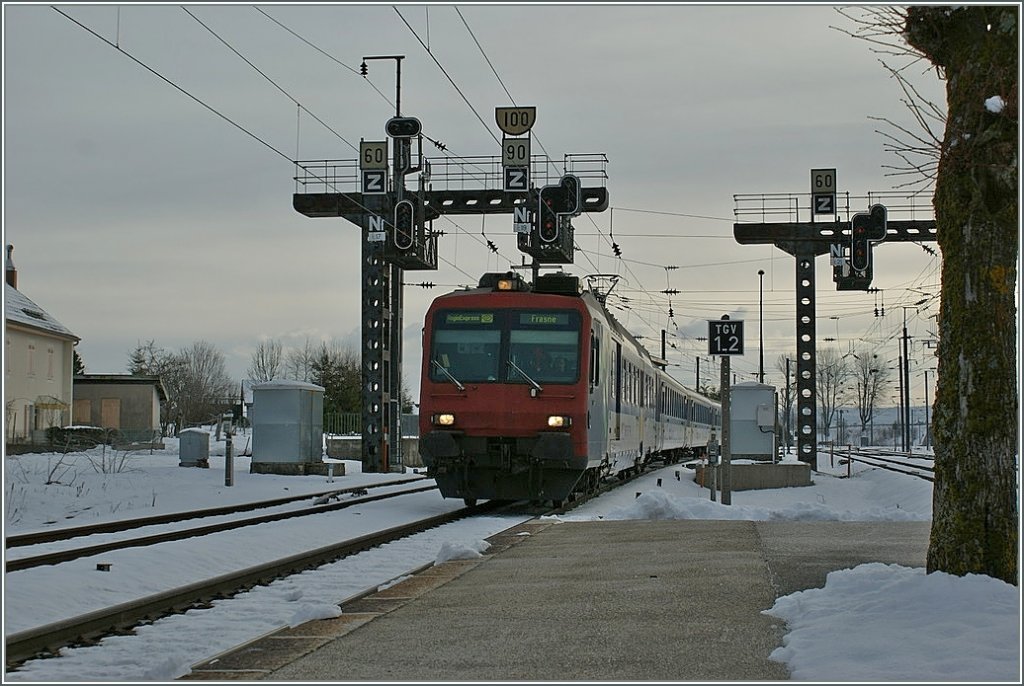 Der NPZ geführte RE Bern - Frasne (Anschluss TGV) erreicht Frasne. 
2. April 2010 