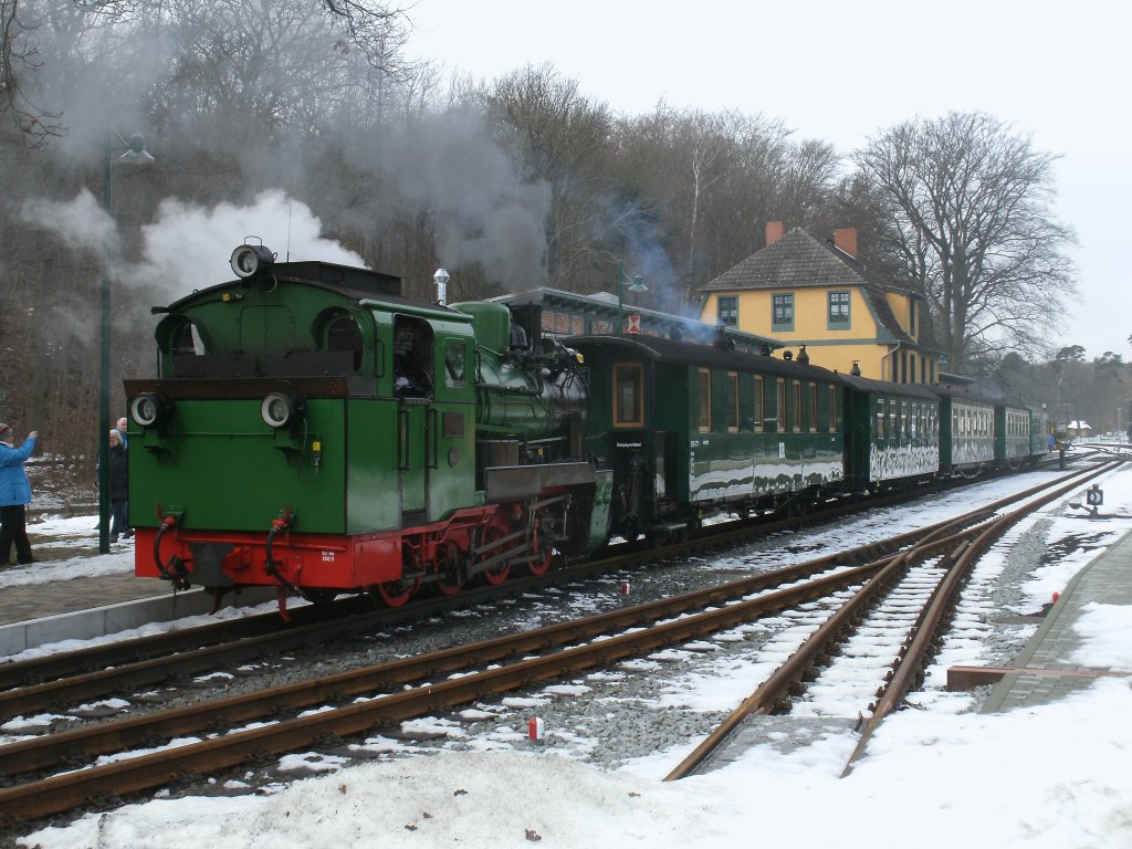 Der P103 aus Putbus gezogen von Mh53 hat,am 27.Februar 2013,die Endstation Ghren erreicht.