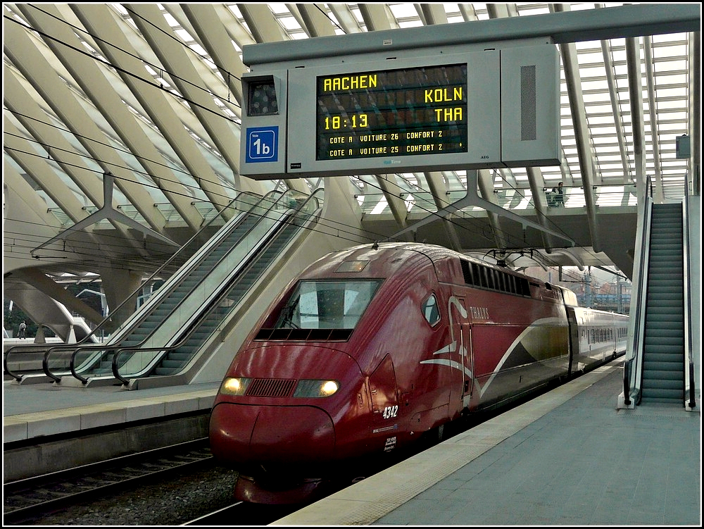 Der PBKA Thalys 4342 f�hrt am 27.03.2011 in den Bahnhof Li�ge Guillemins ein, um kurze Zeit sp�ter seine Reise nach K�ln fortzusetzen. (Hans)
