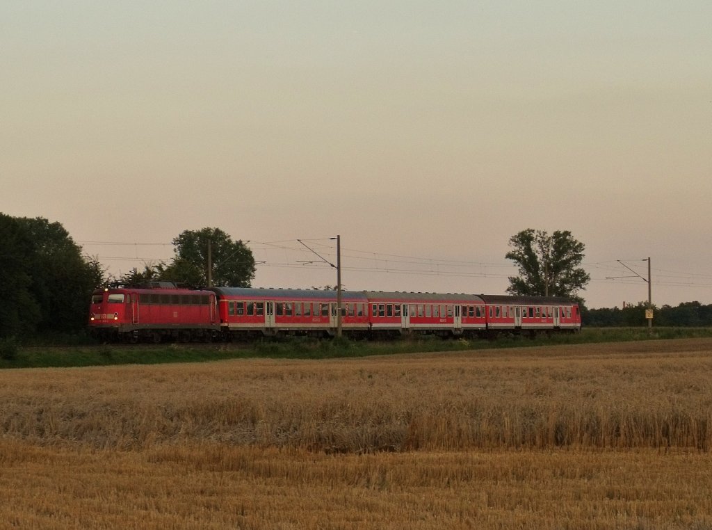 Der PBZ sah am 09.08.2010 auf den ersten Fernblick wie eine RB mit 110 aus. So falsch war es dann gar nicht. Es durfte 115 oder 113 203 (?) gewesen sein. Fr die genau Loknummer wre ich dankbar. Natrlich war auch pnkltich zum Zug die Sonne weg. (Kfering, KBS930)
