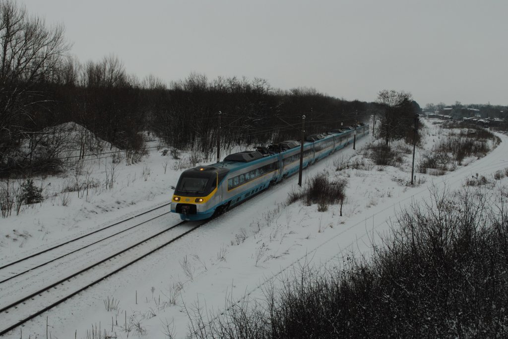 Der Pendolino auf seiner (vorerst) letzten Fahrt als EC 72  Smetana  von Prag nach Wr. Neustadt Hbf. Die Aufnahme entstand am 11.12.2010 bei Strasshof.