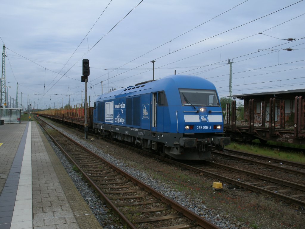 Der PRESS Eurorunner 253 015 brachte leere Laaswagen,am 11.Mai 2012,nach Bergen/R�gen.Die Wagen wurden in Bergen auf der Ladestra�e mit Holz beladen. 