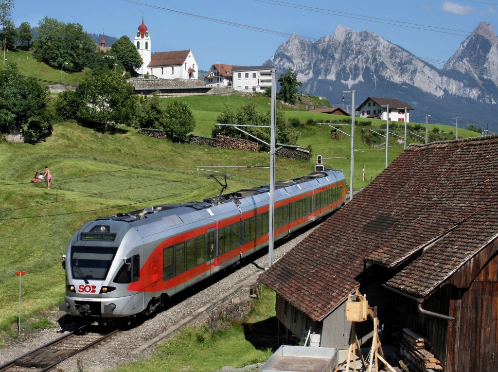 Der RABe 526 044 als S 31 nach Arth-Goldau am 26.06.2011 unterwegs bei Steinerberg. 