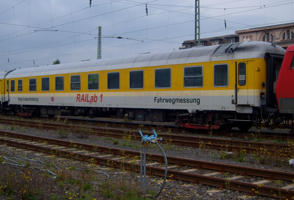 Der RAILab1 zur Fahrwegmessung am 07.09.2010 in Aachen Rothe Erde, mit insgesammt vier roten Kltzen an den Drehgestellen.