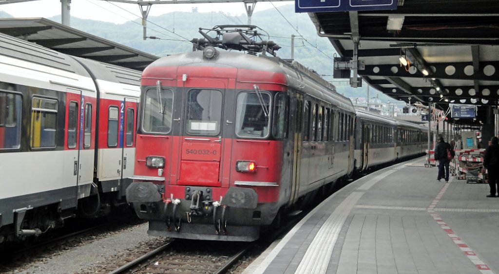 Der RBe 540 032-0 stellt am 07.05.10 das einte Brot des EW I Sandwiches dar, welches als RE von Olten (Aufnahmeort) nach Wettingen pendelt.
