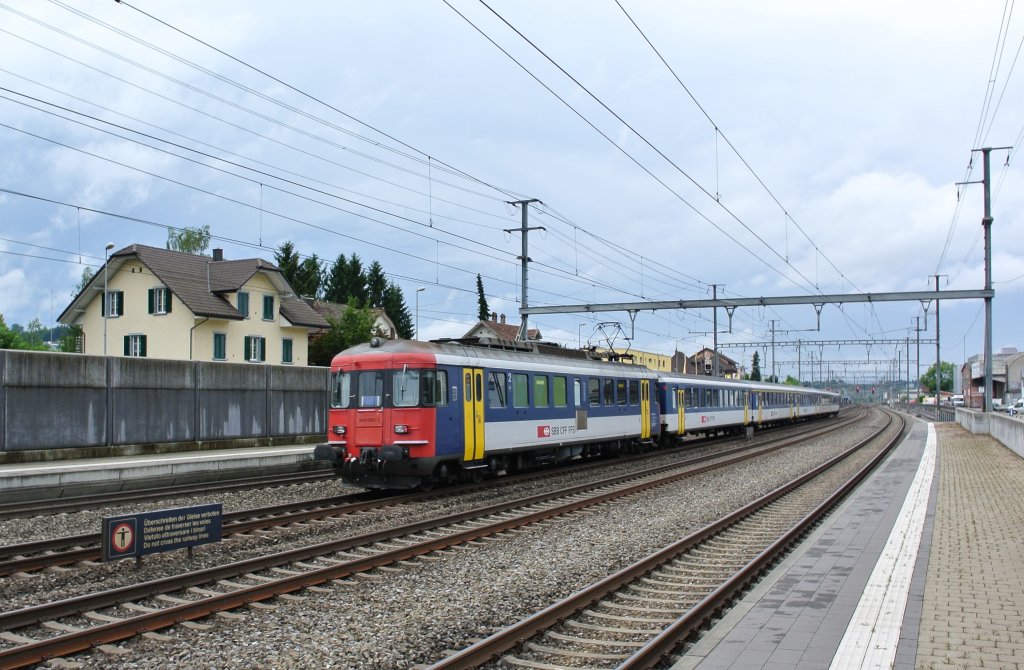 Der RBe 540 060-1 schiebt den Ersatz IR2020 aus Rothrist in Richtung Bern, 02.07.2012.