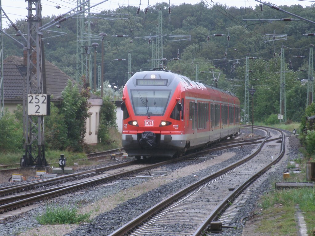 Der RE 13028 aus Sassnitz erreichte,am 23.Juli 2011,den Bahnhof Bergen/Rgen um danach weiter nach Rostock zufahren,gefahren wurde der RE vom 429 029.