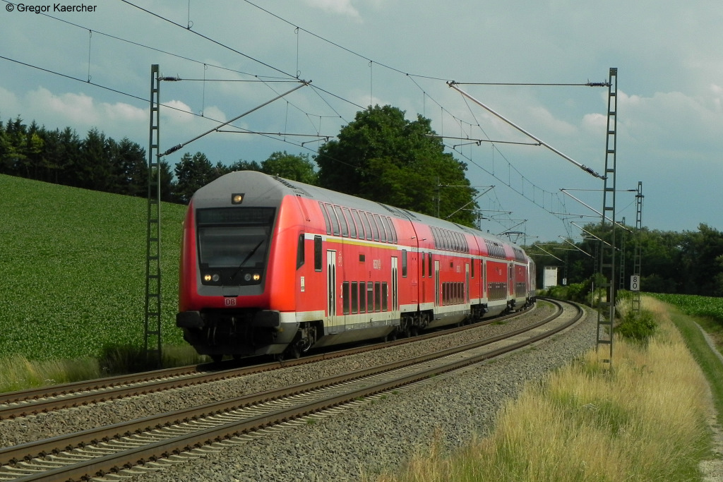 Der RE 19510 (Stuttgart-Heidelberg) unterwegs auf dem Abschnitt Bretten-Bruchsal. Schublok ist der Stuttgart 21-Botschafter 146 227-4. Aufgenommen am 15.06.2011 bei Helmsheim.