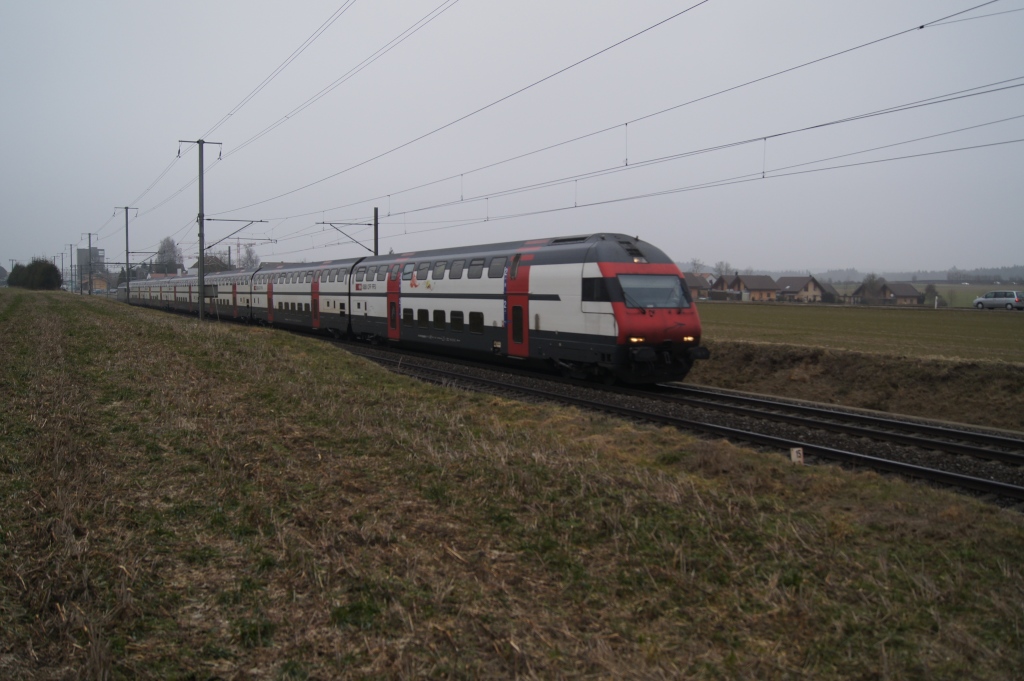 Der RE 2944 fhrt am 30.1.11 von Schpfen Richtung Mnchenbuchsee.