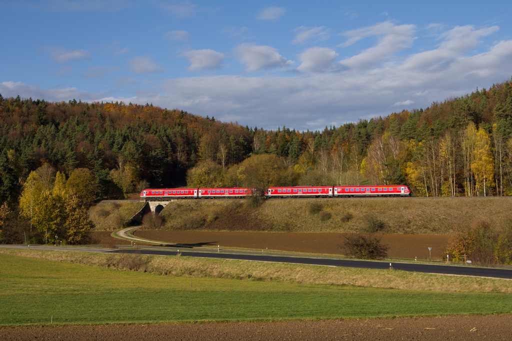 Der RE 3587 (N�rnberg-Regensburg) im sch�nsten Licht bei Sulzbach-Rosenberg.(3.11.2012)