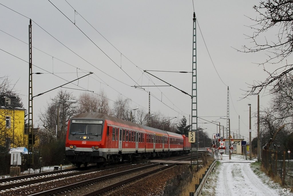 Der RE 38510 nach Cottbus durchfhrt am 17.12.2009 Dresden-Stetzsch.