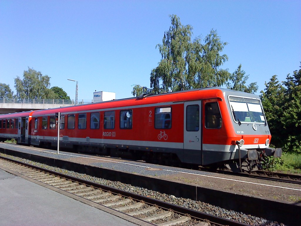 Der RE 57 von Hagen nach Warburg beim Zwischenhalt in Wickede (Ruhr) 