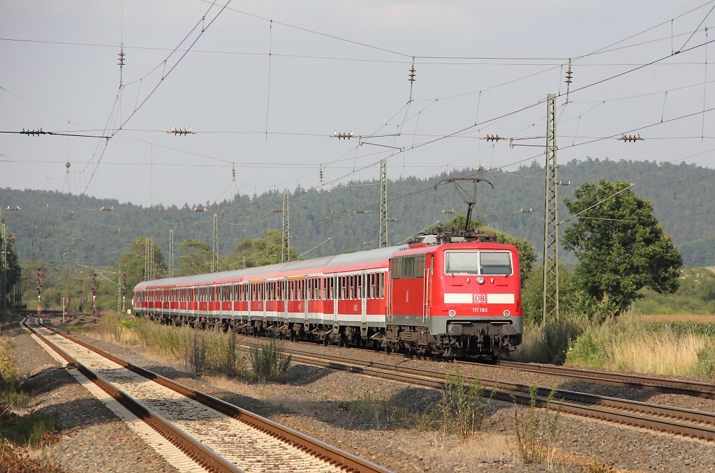 Der RE von Frankfurt nach Bebra wurde am 25.07.2012 von 111 190 geschoben. Aufgenommen in Mecklar.