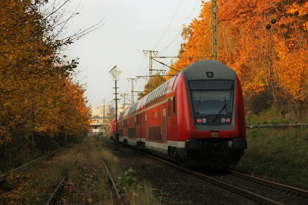 Der RE in Richtung Stralsund an mir und meinen Kumpel am 30.10.2011 in Neubrandenburg vorbei.