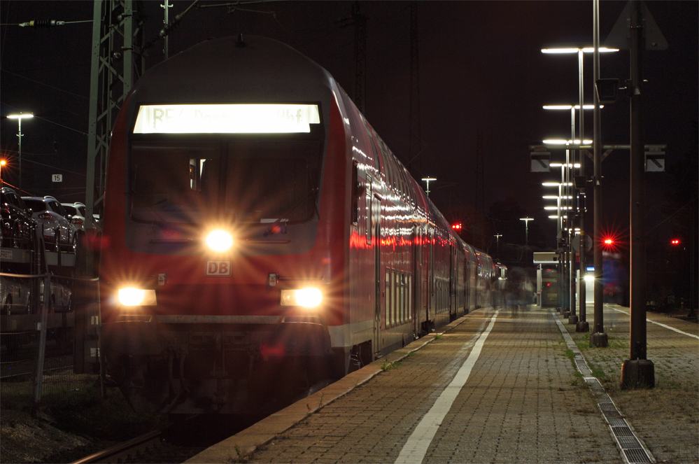 Der RE10437 aus Aachen nach Dortmund Hbf mit Schublok 111 118-6 bei seinem zweiten Zwischenhalt in Aachen-West, 2.10.10