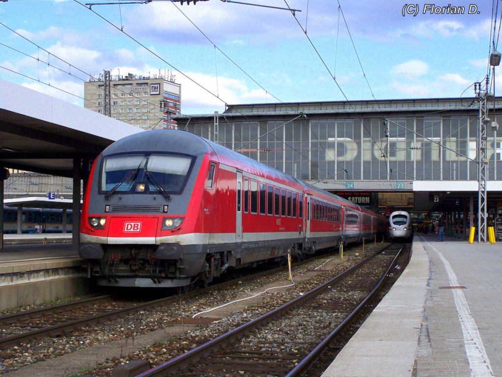 Der RE200  Mnchen-Nrnberg-Express  verlsst Mnchen Hbf. Was doch wohl aussergewhnlich ist dass die Wagen die dort eingesetzt werden im Werk Dortmund beheimatet sind. Wei da einer mehr?!
29.03.2010