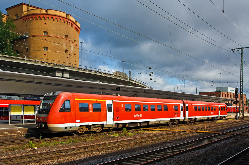 Der  RegioSwinger  612 005-8  / 505-8 steht am 14.06.2013 als RE 25 Koblenz Hbf – Limburg (Lahn) – Wetzlar – Gieen im Hauptbahnhof Koblenz zur Abfahrt bereit.