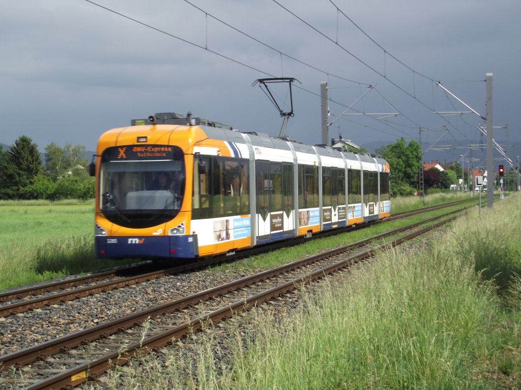 Der RNV Express wird am 15.05.11 mit einer Variobahn betrieben in Edingen