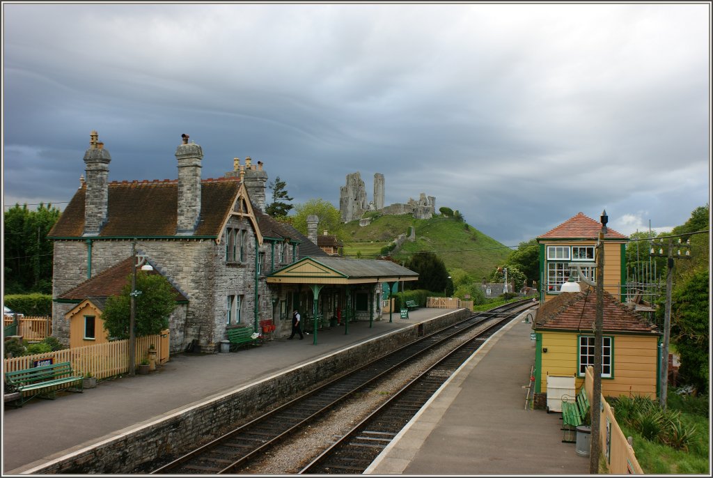 Der romantische Bahnhof von Corfe Castle.
(08.05.2011)