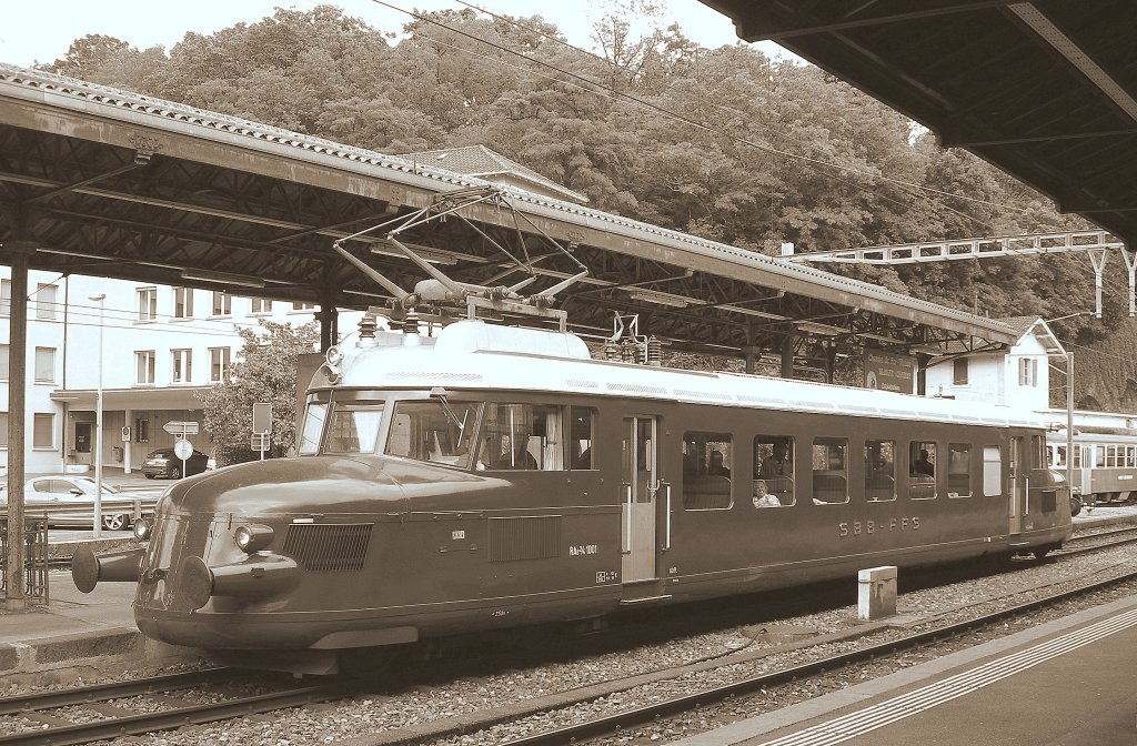 Der Rote Pfeil (RAe 2/4 1001) in Vevey. 
12. Juni 2010