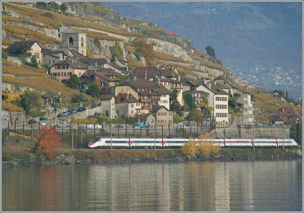 Der in den SBB-Fernverkehrsfarben lackierte SBB ETR 610 bei St-Saphorin am 4. Nov. 2010