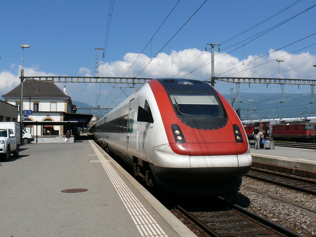 Der SBB-ICN RABDe 500 022 'Expo02' im Bahnhof von Yverdon. 
Er hat mich hier gerade von Basel in die Westschweiz gebracht.


29.05.2009 Yverdon 