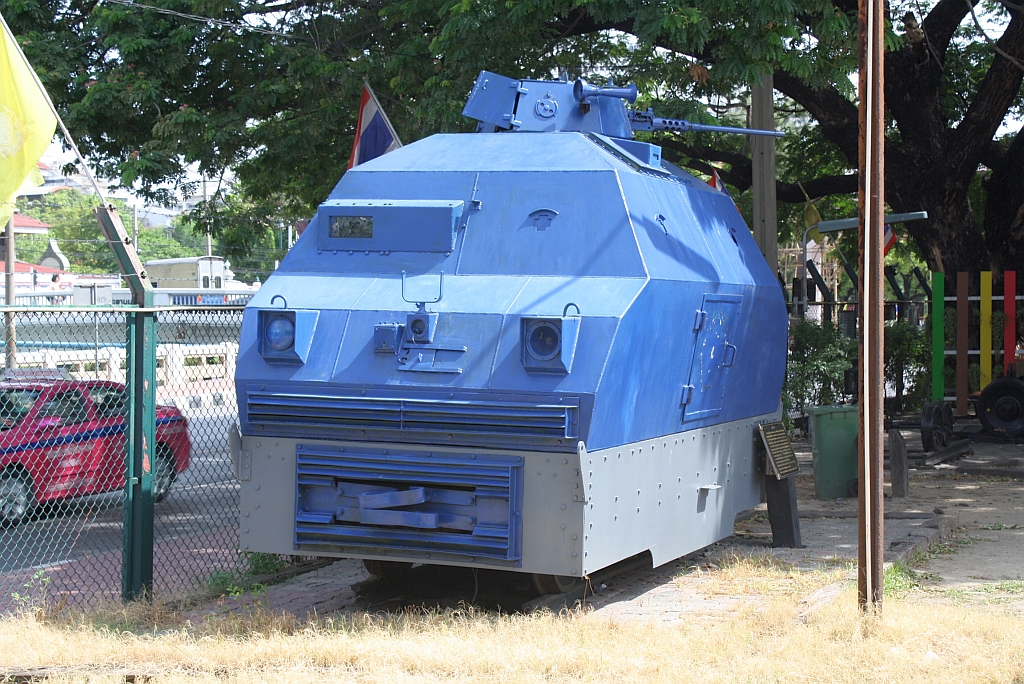 Der Schienen-Panzer im Railway Police Museum erhielt einen neuen Anstrich, und zeigt sich nun nicht mehr so militaerisch als zuvor. Bild vom 09.Juni 2012. 

