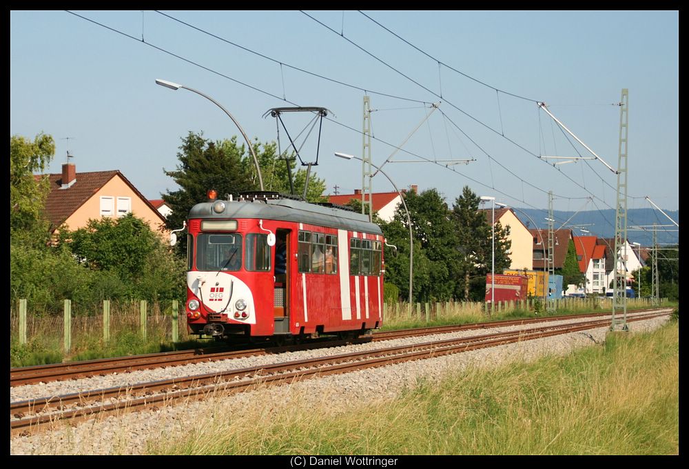 Der Schleifwagen 4364 am 27. Juni 2010 zwischen Edingen West und Neu Edingen.