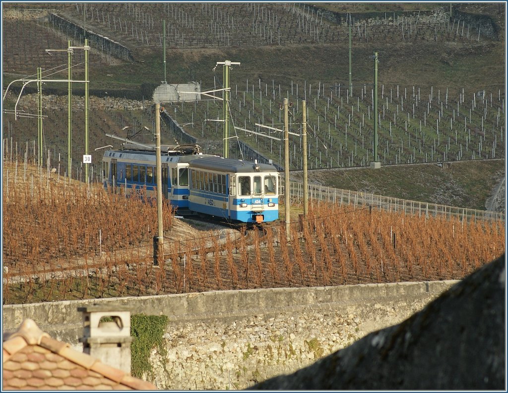 Der schöne blaue ASD Regionalzug 459 unterwegs von Les Diableres nach Aigle in den Weinbergen von Aigle.
4. Feb. 2011