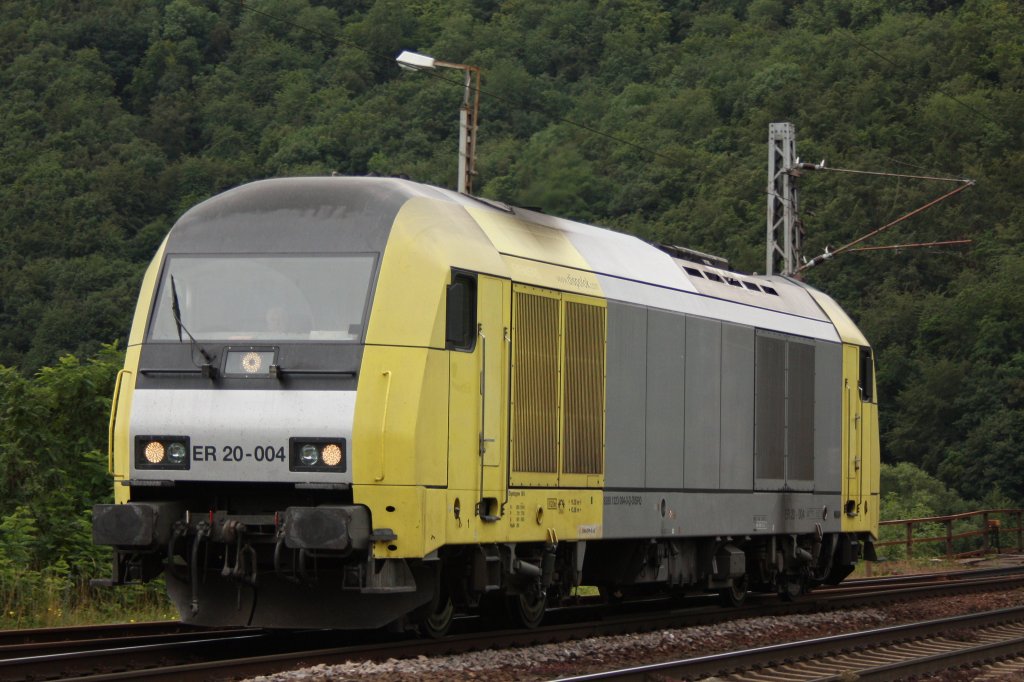 Der Siemens ER 20-004 (i.E. fr RTS) am 23.6.11 als Lz in Ediger-Eller.Die Lok holte einen Aushubzug ab. 