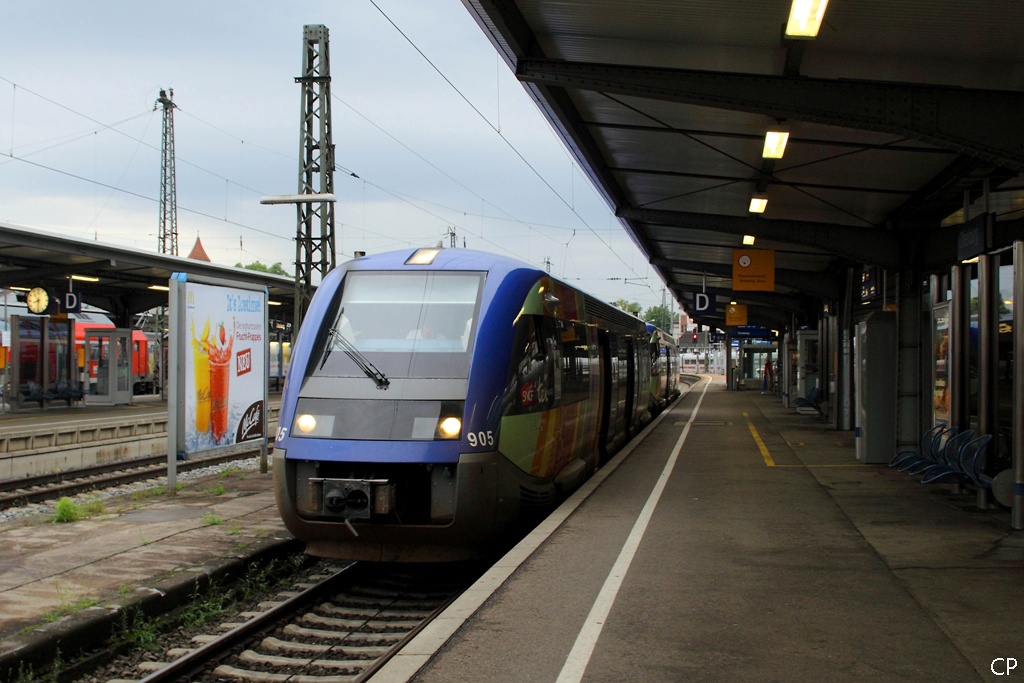 Der SNCF-Walfisch 905 steht am 23.8.2010 in Offenburg bereit.