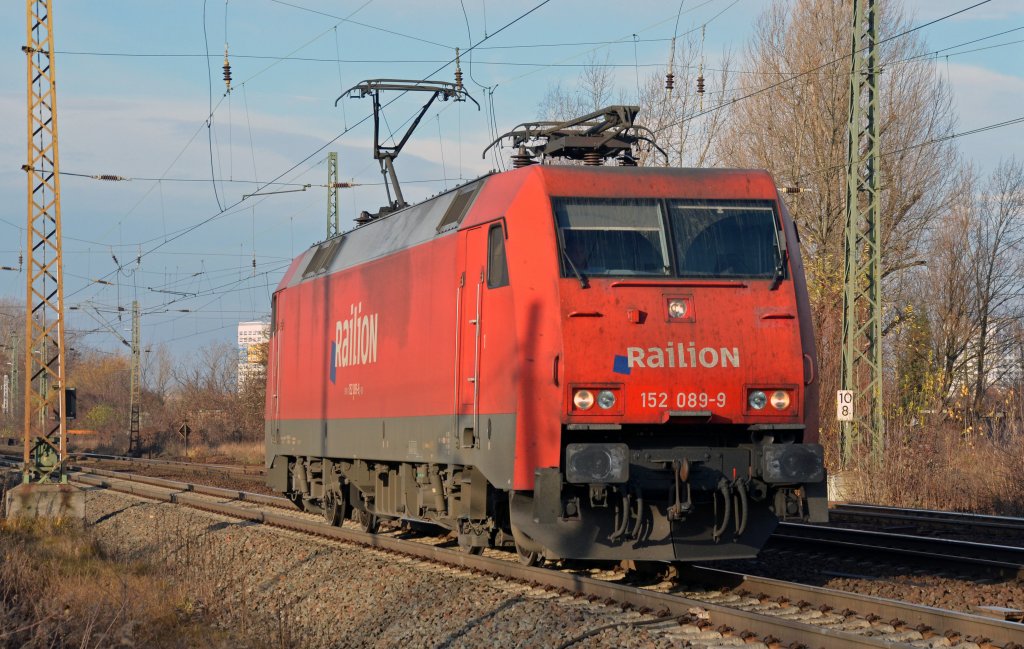 Der Sonderling 152 089 durchfuhr am 03.12.11 Lz Leipzig-Thekla Richtung Engelsdorf.